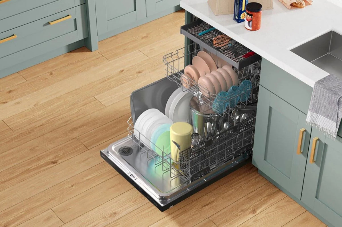 Whirlpool - 24 Top Control Built-In Dishwasher with Stainless Steel Tub, Large Capacity, 3rd Rack, 47 dBA - Black stainless steel