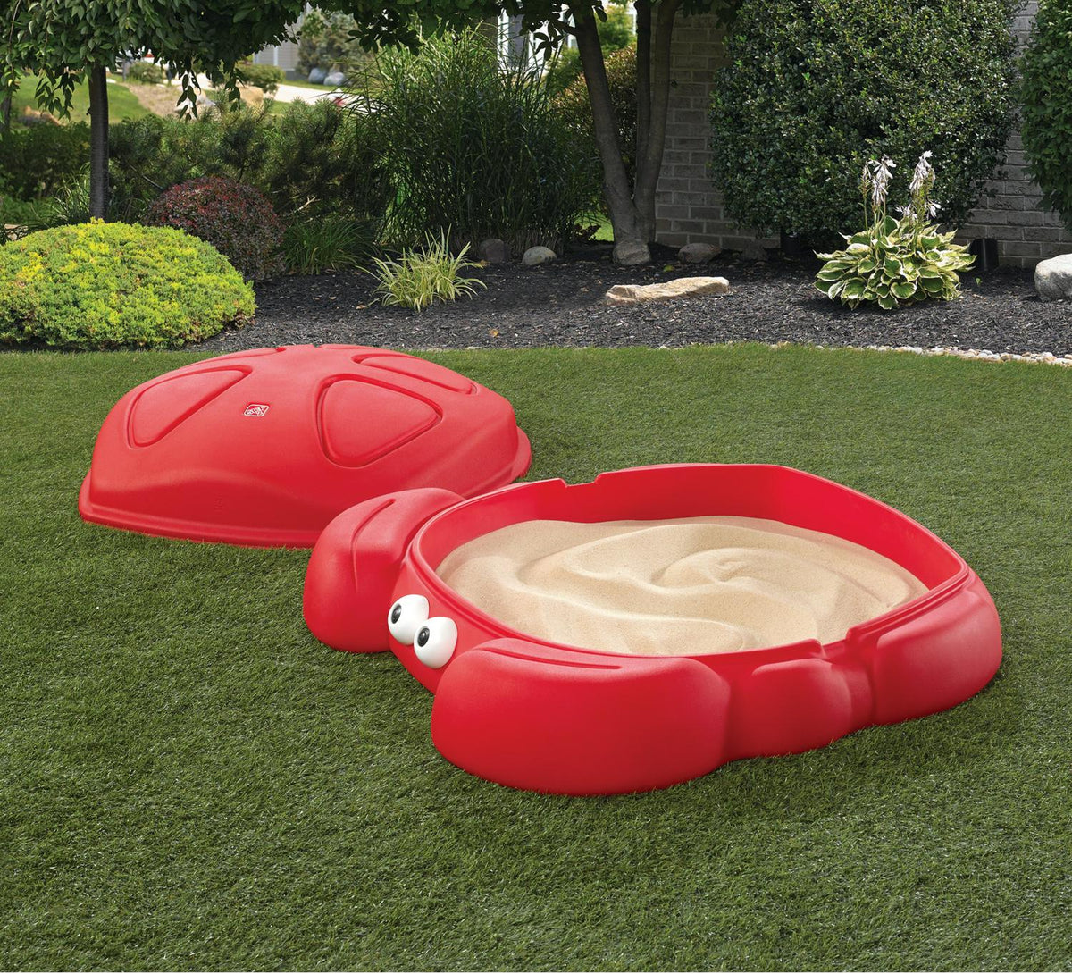 Step2 Crabbie Sandbox Kids Plastic Outdoor Sandbox with Cover