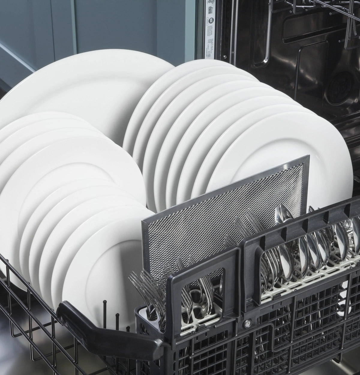 GE - 24 Convertible Range Hood - White on white