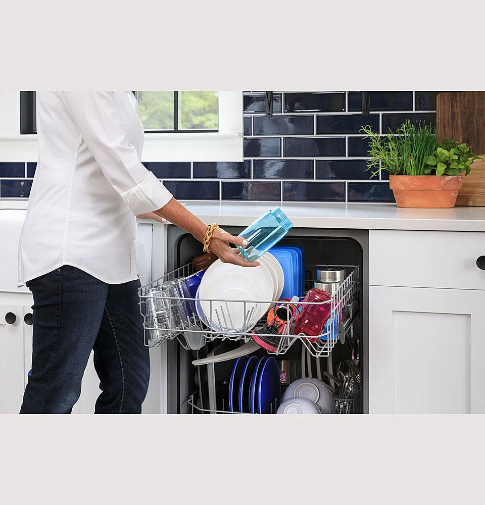 GE - Front Control Built-In Dishwasher with 59 dBA - White