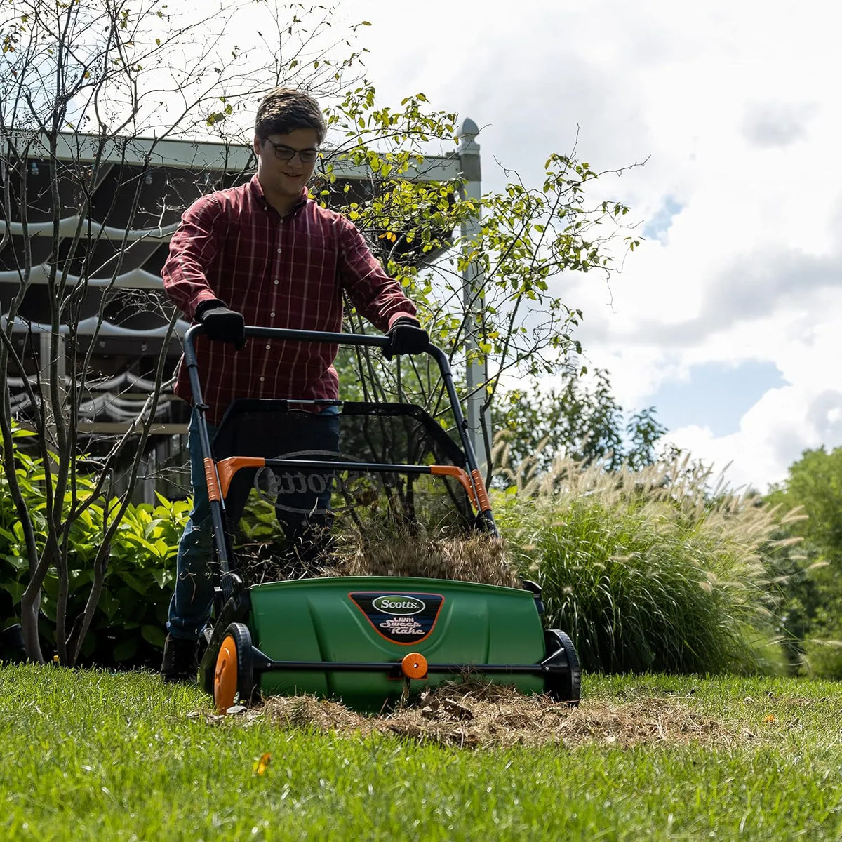 Scotts Outdoor Power Tools LSW70026S 26-Inch Push Lawn Sweeper, Black/Green